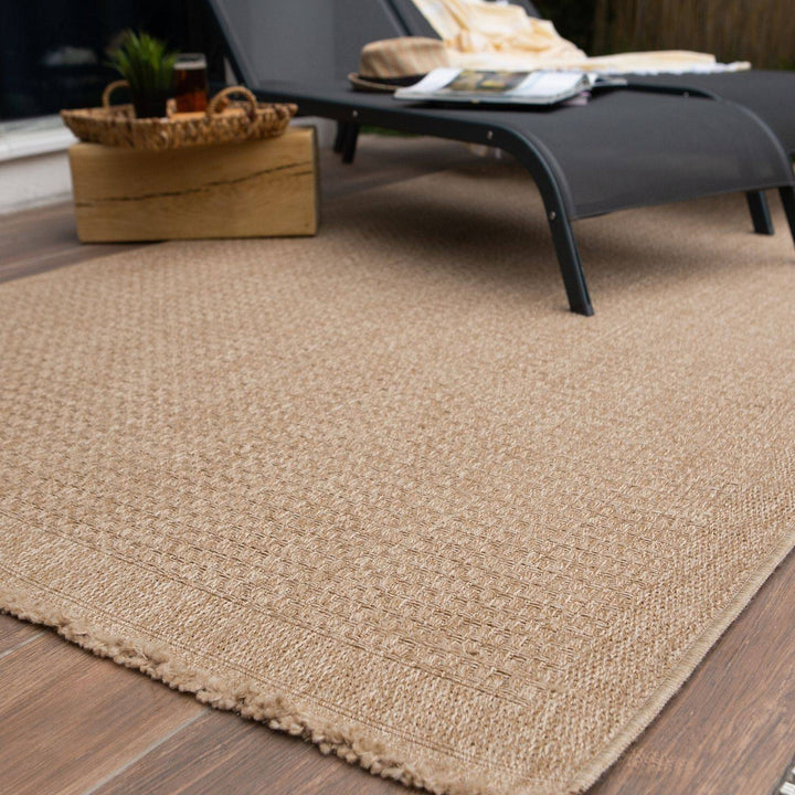 Nature Outdoor rug is very easy to maintain and water-resistant