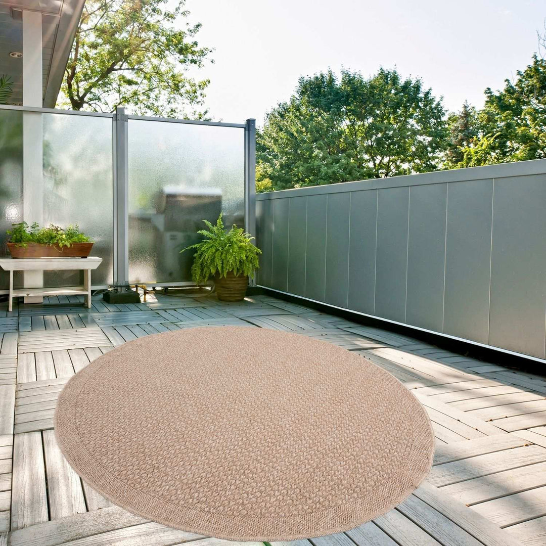 Nature Outdoor rug is very easy to maintain and water-resistant