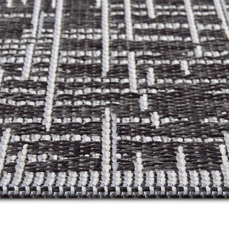 Indoor-Outdoor Abstract Rug – Weatherproof