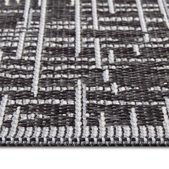 Indoor-Outdoor Abstract Rug – Weatherproof