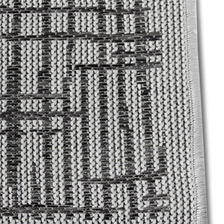 Indoor-Outdoor Abstract Rug – Weatherproof