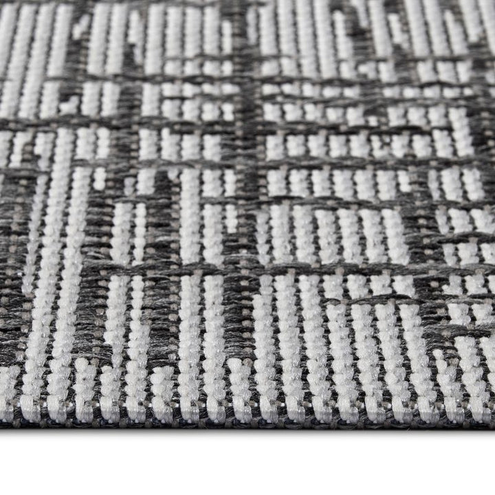 Indoor-Outdoor Abstract Rug – Weatherproof