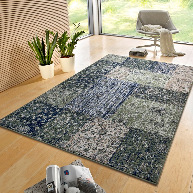 Classic Patchwork Velour Rug – Red & Green