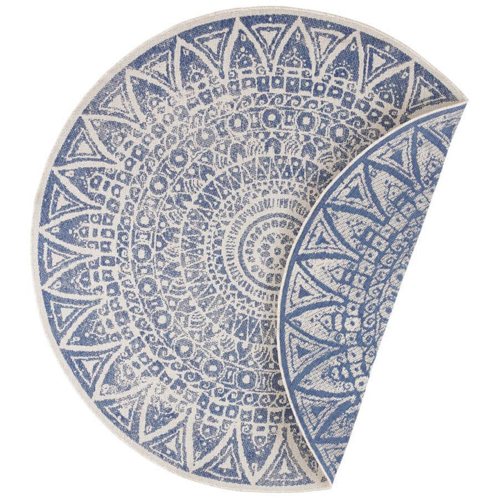The Rugs Outdoor-Indoor Reversible Round Rug: Versatility