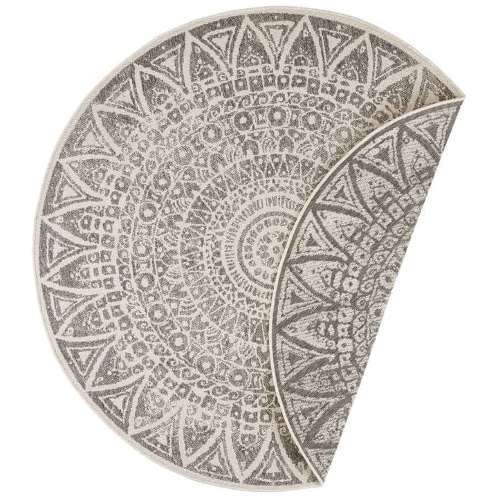 The Rugs Outdoor-Indoor Reversible Round Rug: Versatility
