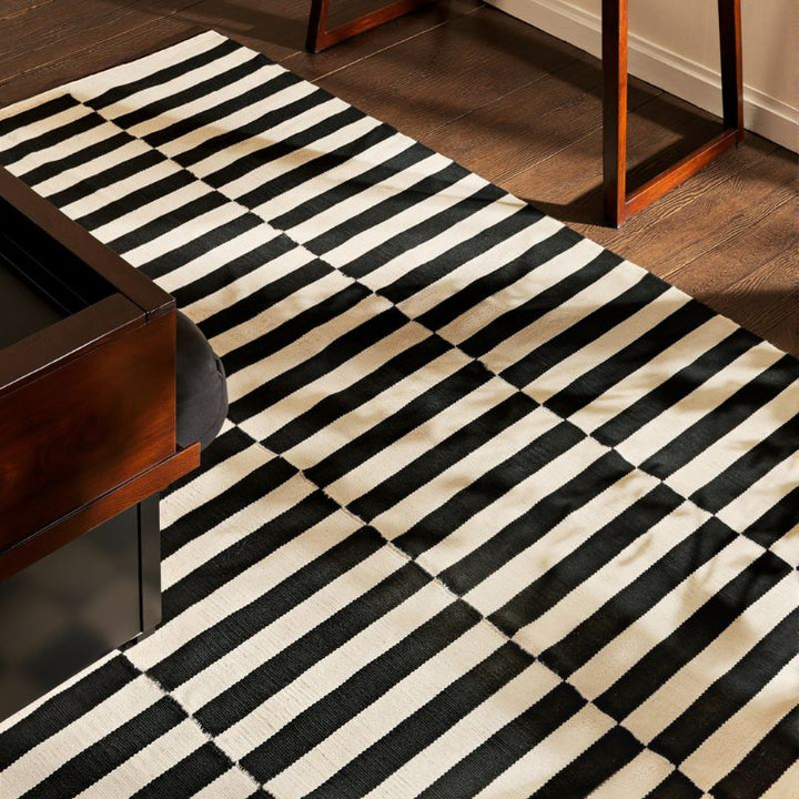 Wool Rug Donna – Black & Natural White