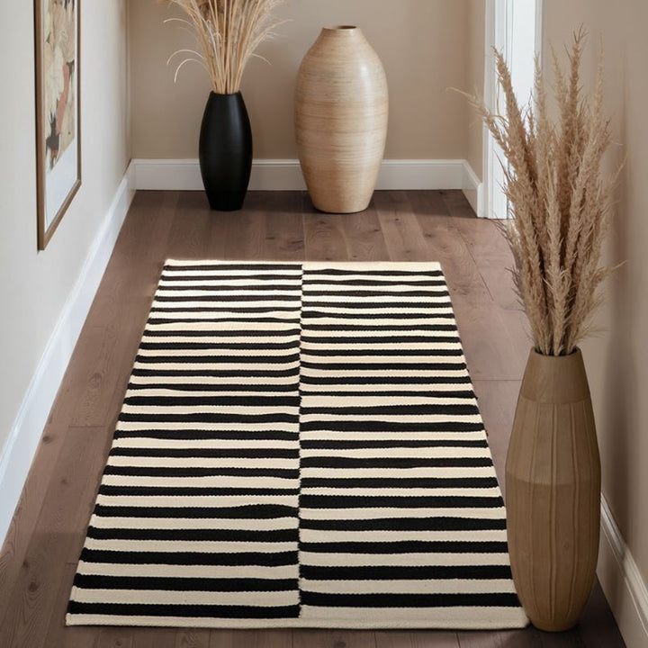 Wool Rug Donna – Black & Natural White
