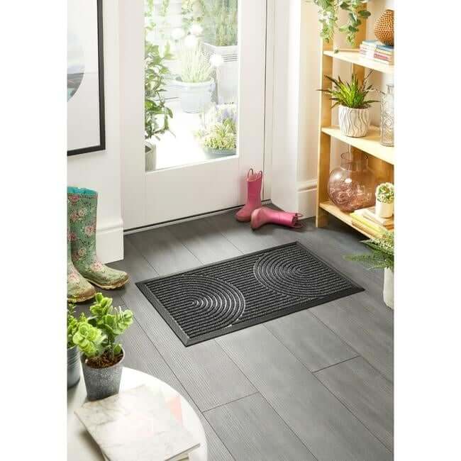 The Rugs Scraper Doormat in Black: Outdoor Mud Remover