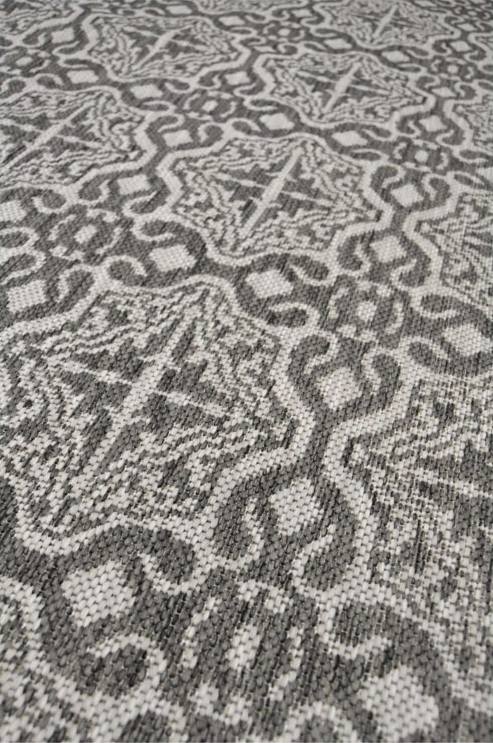 County Victorian Indoor/Outdoor Rug | Versatile Home Decor |