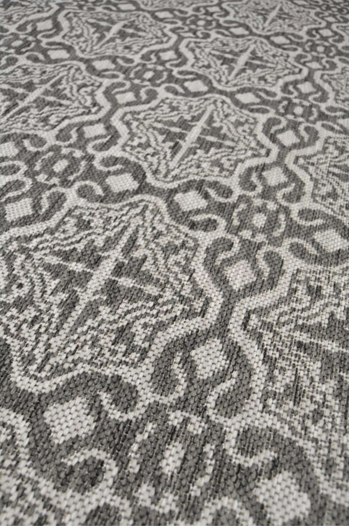 County Victorian Indoor/Outdoor Rug | Versatile Home Decor |