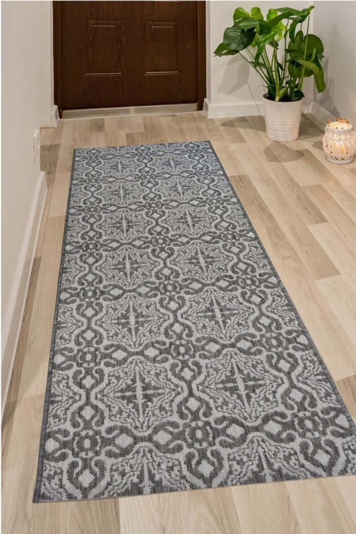 County Victorian Indoor/Outdoor Rug | Versatile Home Decor |