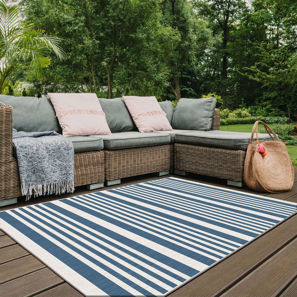 Duo Weave Outdoor Rug: Modern Stripes for Stylish Spaces