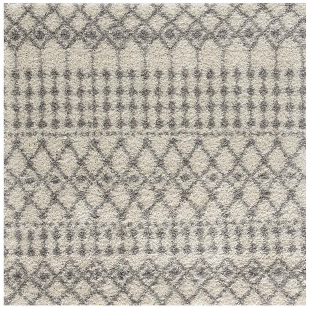 Shaggy Rug Ivory-Grey colours non-shedding, pet-friendly.