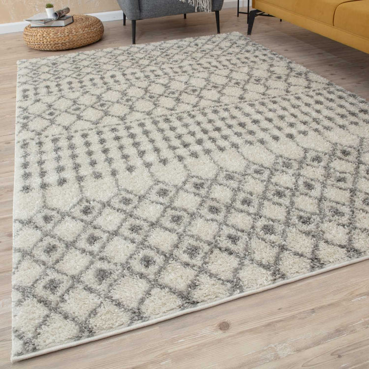 Shaggy Rug Ivory-Grey colours non-shedding, pet-friendly.