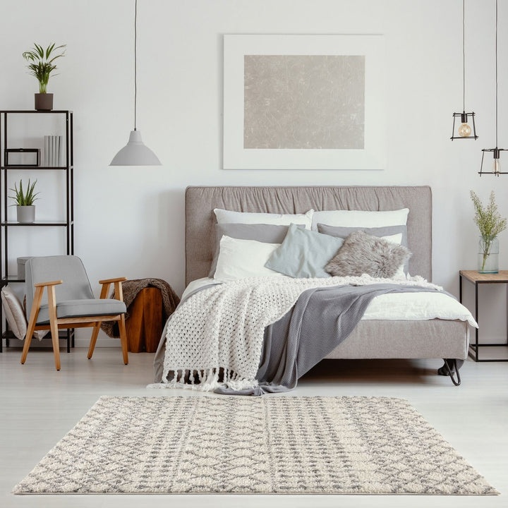 Shaggy Rug Ivory-Grey colours non-shedding, pet-friendly.