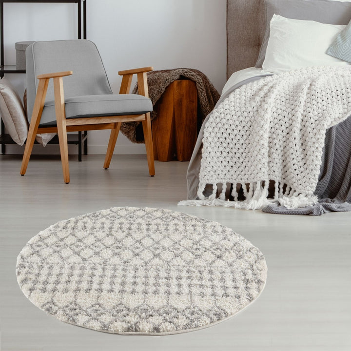 Shaggy Rug Ivory-Grey colours non-shedding, pet-friendly.