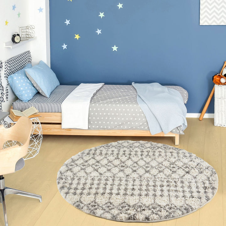 Shaggy Rug Ivory-Grey colours non-shedding, pet-friendly.
