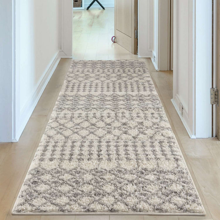 Shaggy Rug Ivory-Grey colours non-shedding, pet-friendly.