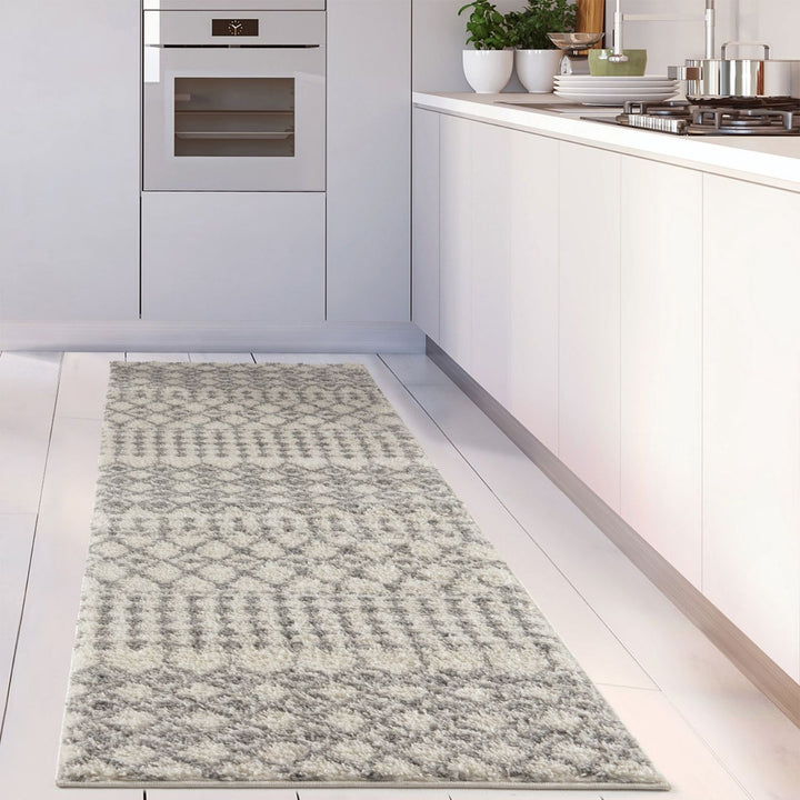 Shaggy Rug Ivory-Grey colours non-shedding, pet-friendly.