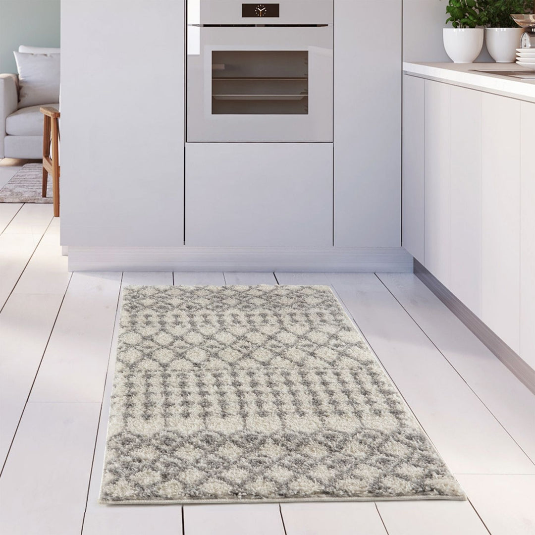 Shaggy Rug Ivory-Grey colours non-shedding, pet-friendly.