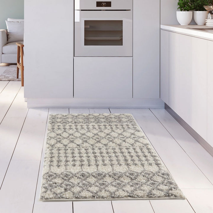 Shaggy Rug Ivory-Grey colours non-shedding, pet-friendly.