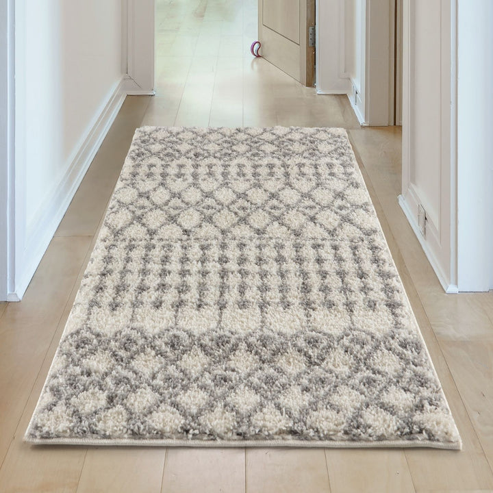 Shaggy Rug Ivory-Grey colours non-shedding, pet-friendly.