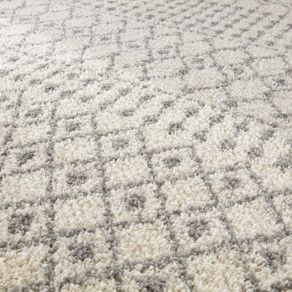 Shaggy Rug Ivory-Grey colours non-shedding, pet-friendly.