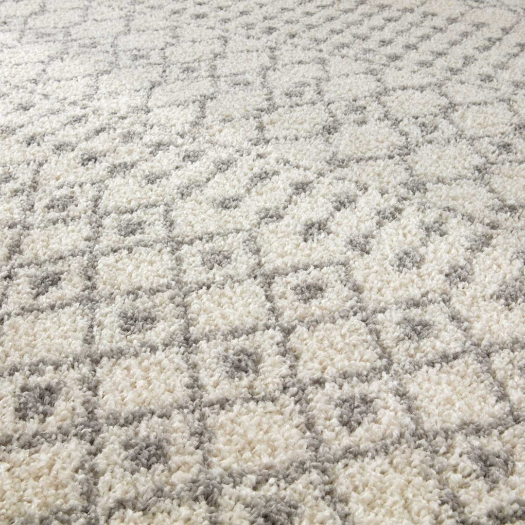 Shaggy Rug Ivory-Grey colours non-shedding, pet-friendly.