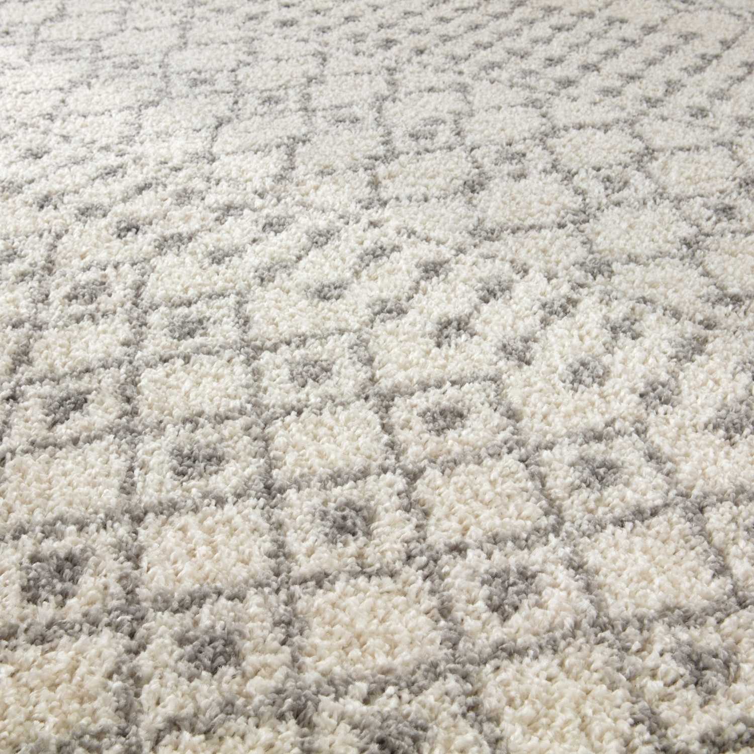 Shaggy Rug Ivory-Grey colours non-shedding, pet-friendly.