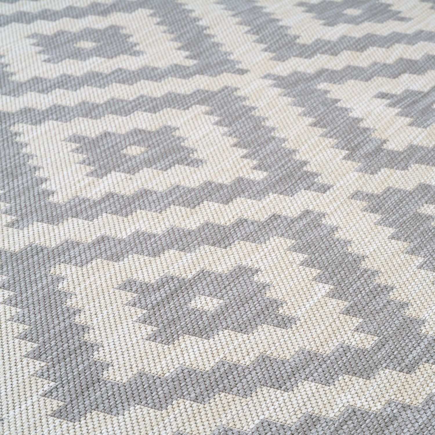 Grey Diamond Design Outdoor Rug for Garden | The Rugs