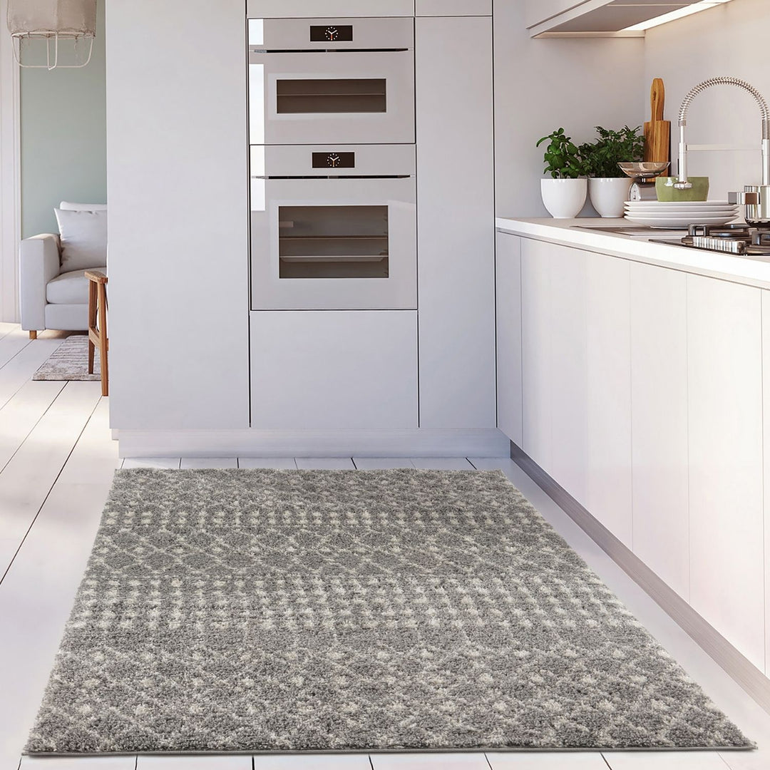 Moroccan-style thick shaggy rug pet-friendly, easy to clean
