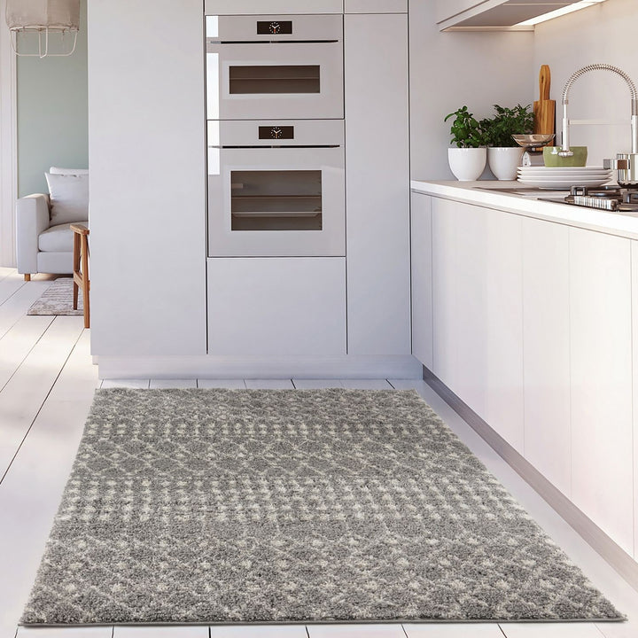 Moroccan-style thick shaggy rug pet-friendly, easy to clean