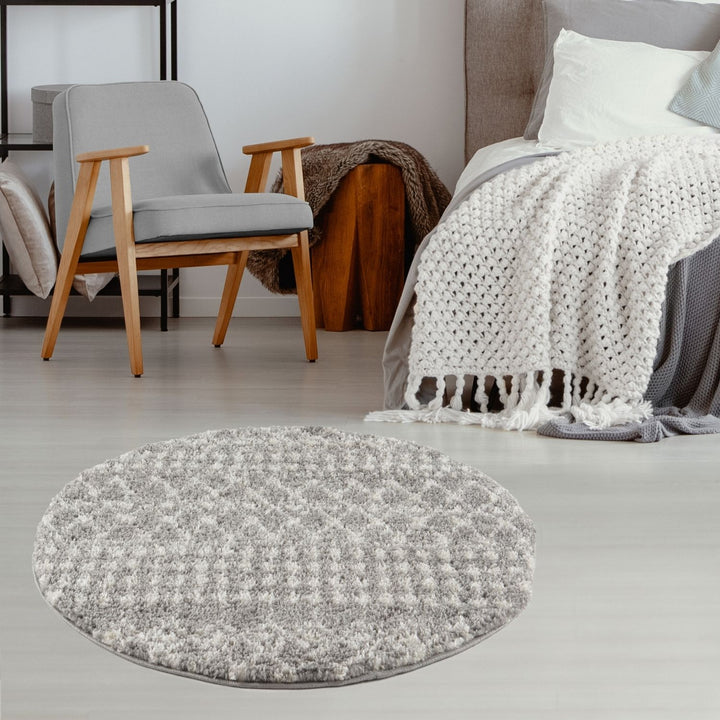 Moroccan-style thick shaggy rug pet-friendly, easy to clean