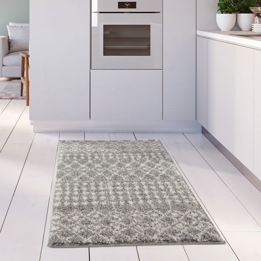 Moroccan-style thick shaggy rug pet-friendly, easy to clean