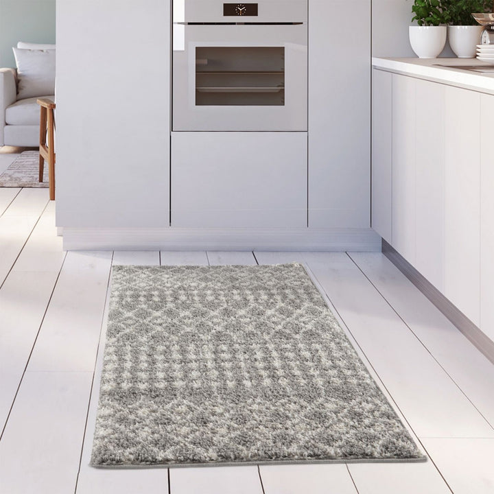 Moroccan-style thick shaggy rug pet-friendly, easy to clean