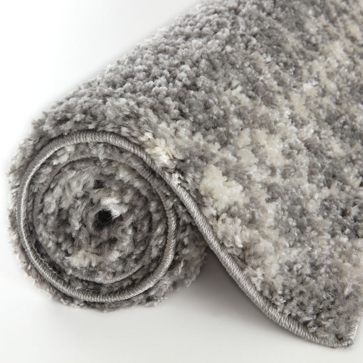 Moroccan-style thick shaggy rug pet-friendly, easy to clean