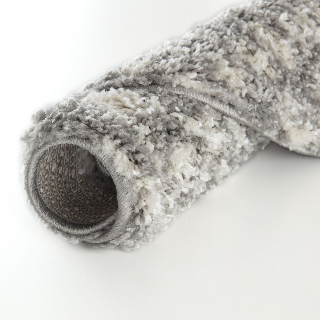 Moroccan-style thick shaggy rug pet-friendly, easy to clean