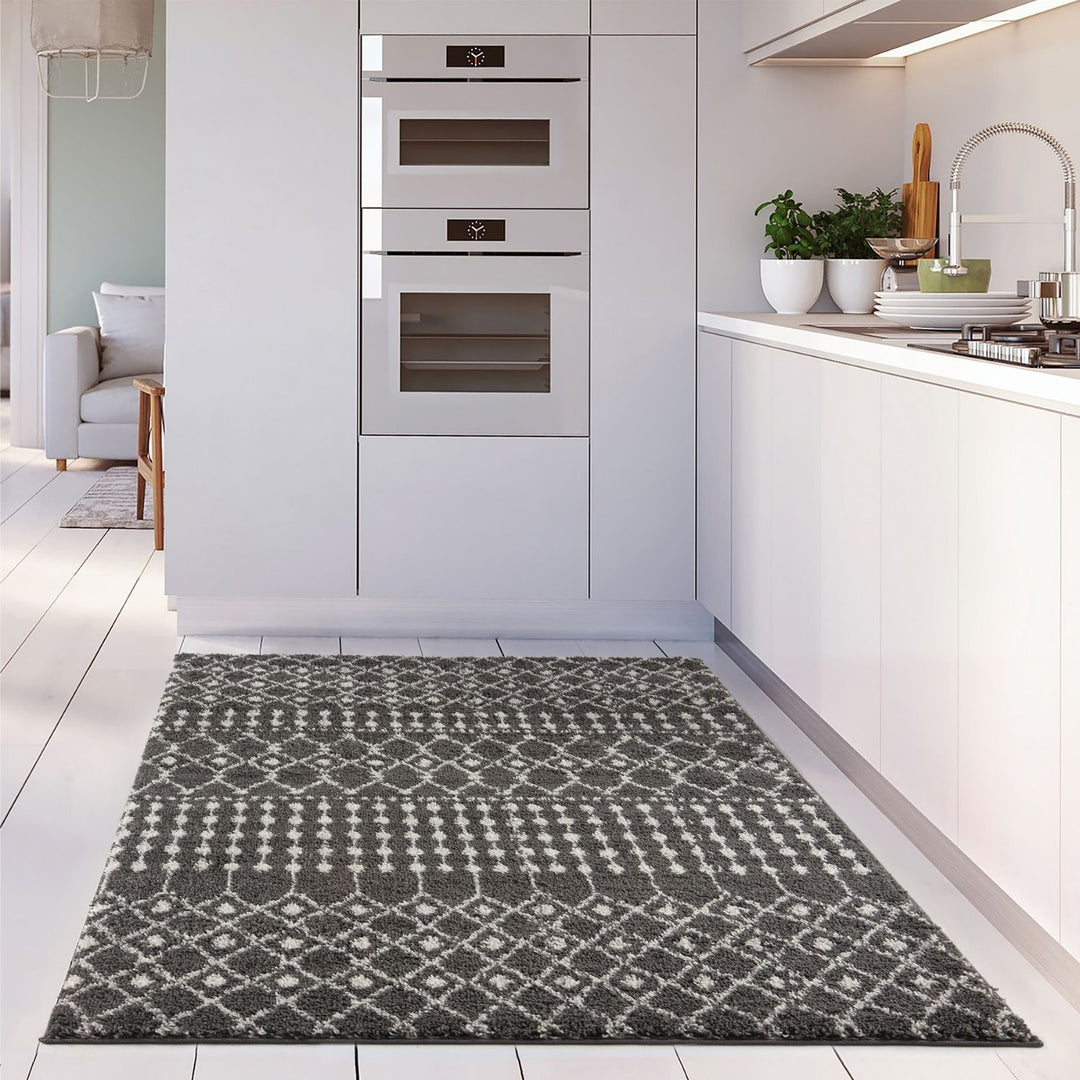 Moroccan-style thick shaggy rug non-shedding