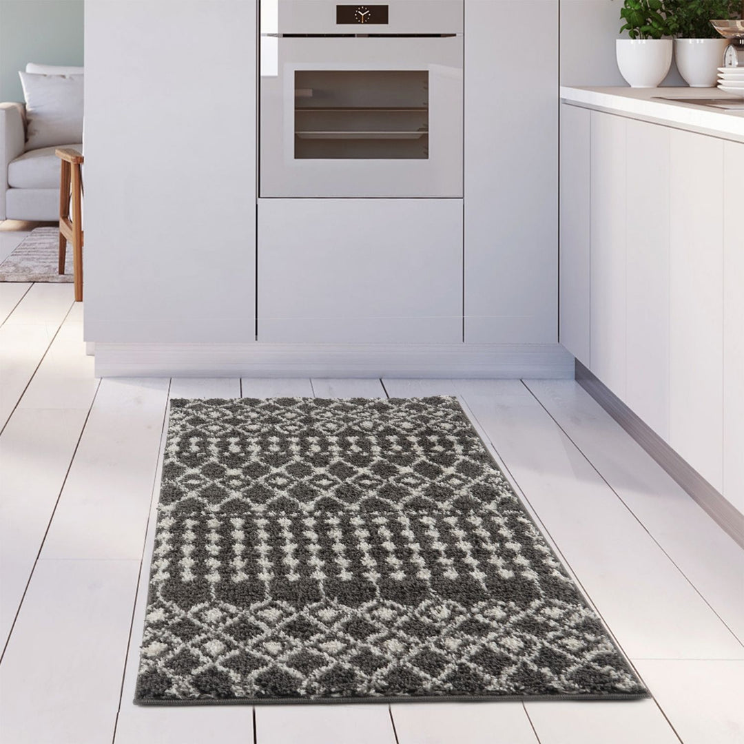 Moroccan-style thick shaggy rug non-shedding