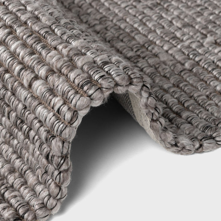 Villeroy &amp; Boch 1852 Boucle Rug, light grey colour, plain design, stain-resistant, easy care, hand-crafted rug.