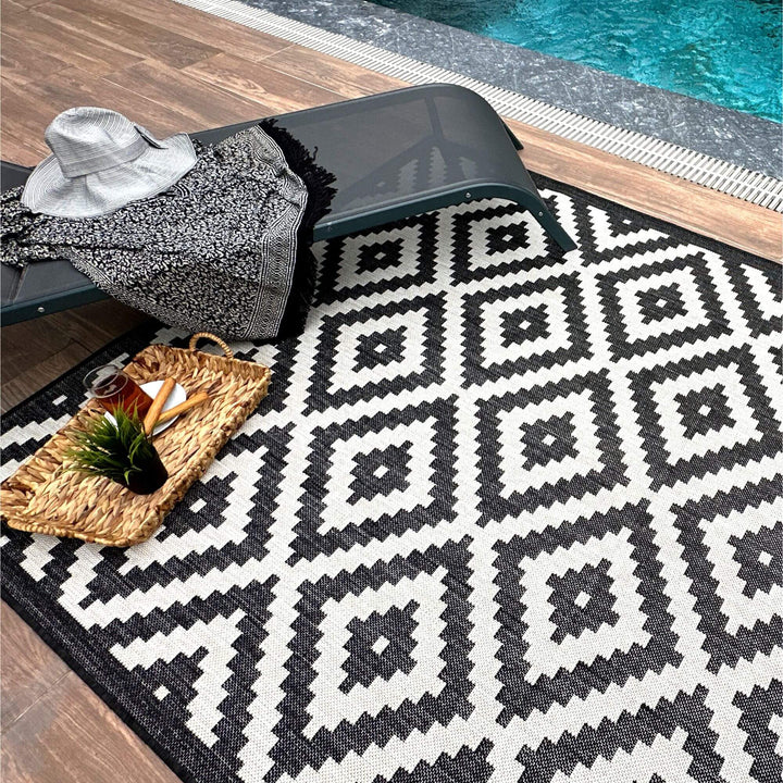 Ecology Collection Outdoor Rugs in Black | 100bl - The Rugs