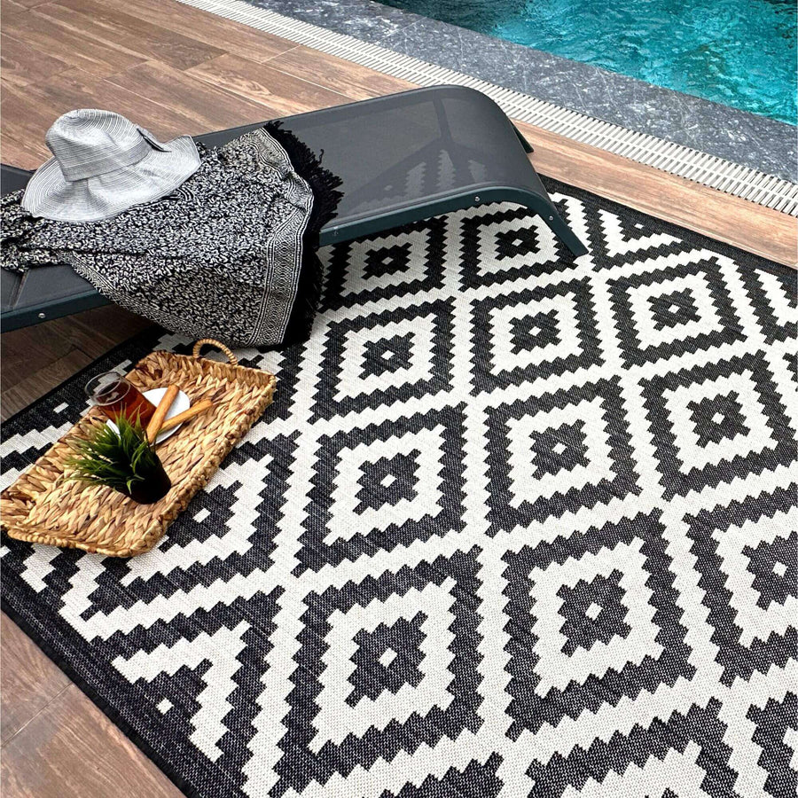 The Rugs Outdoor Rug - Garden / Patio Rugs - Diamond Design in Black