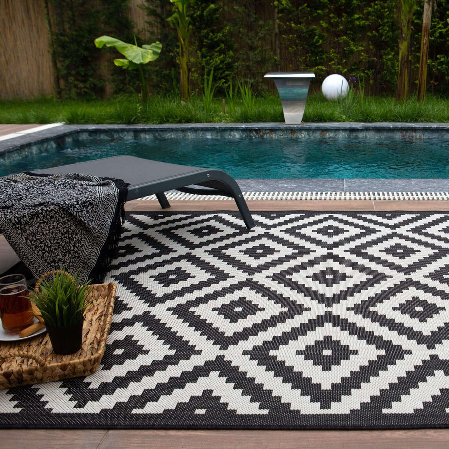 The Rugs Outdoor Rug - Garden / Patio Rugs - Diamond Design in Black