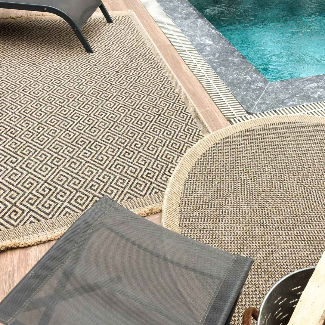 Nature Outdoor Rug Dark Grey jute-look designs and soft, non-shedding texture, moisture and UV protected.