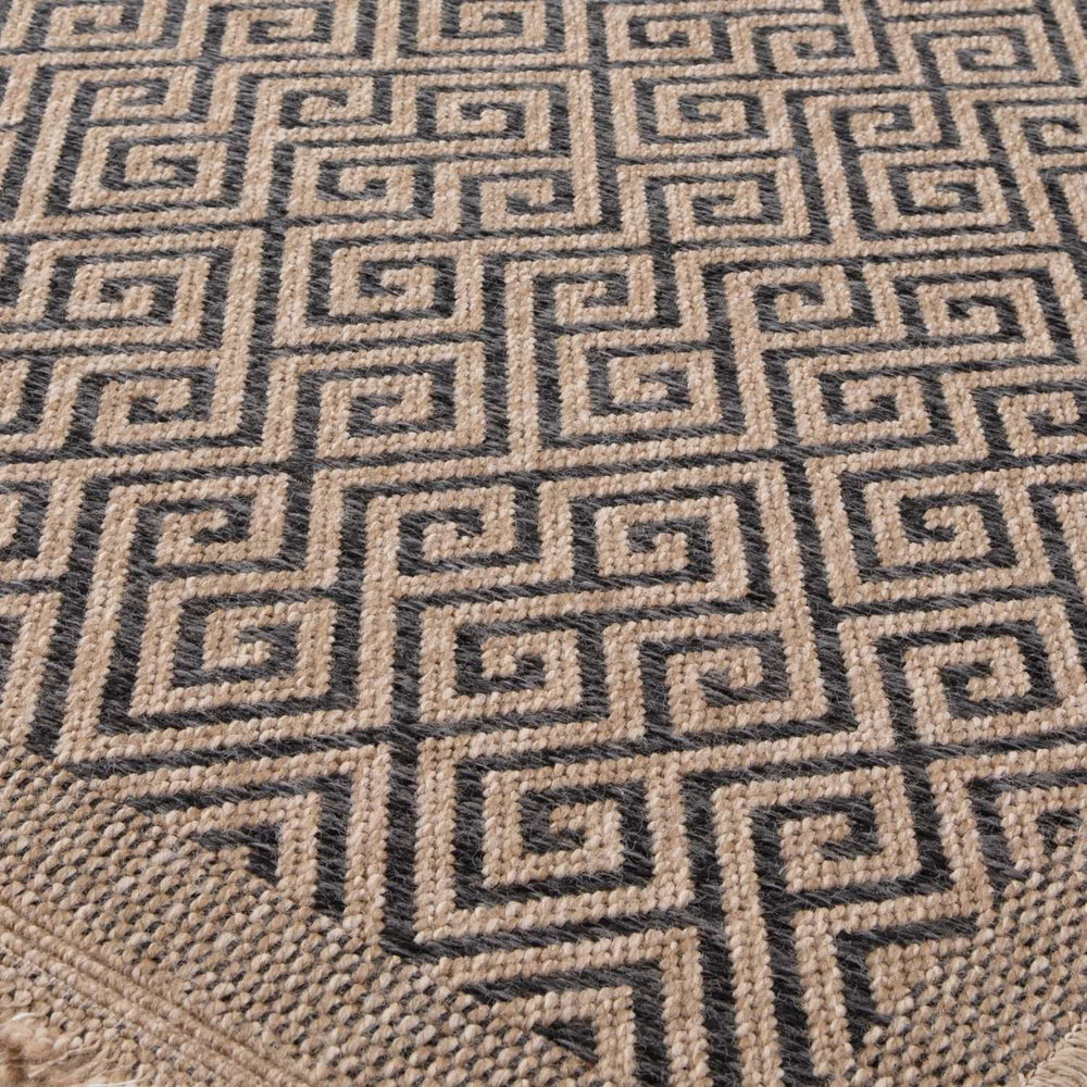 Nature dark grey rug outdoor easy to maintain and water-resistant