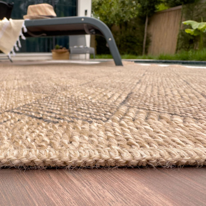 Nature Outdoor Rug Dark Grey colour weather-resistant, jute-looking, easy to clean.