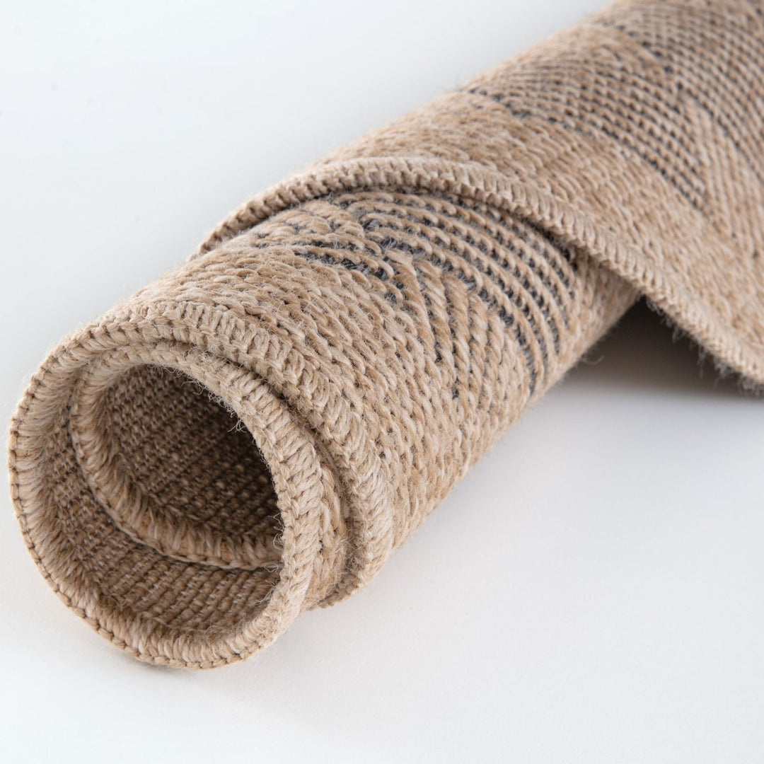 Nature Outdoor Rug Dark Grey colour weather-resistant, jute-looking, easy to clean.