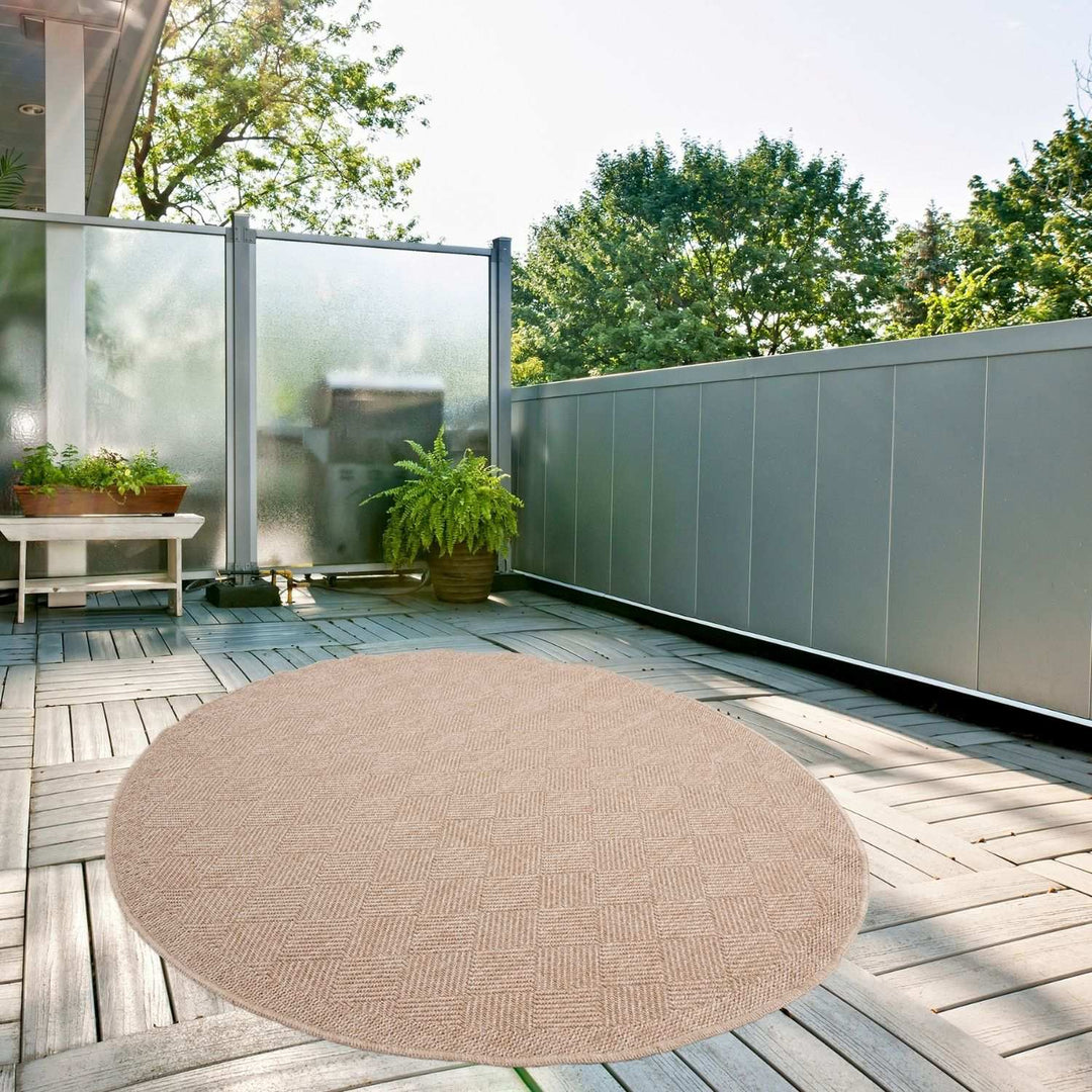 Nature Outdoor beige rug is resistant to moisture and UV protected