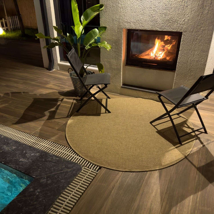 Nature Outdoor beige rug is resistant to moisture and UV protected