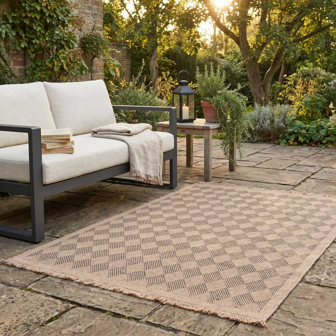 Nature Outdoor Rug Dark Grey colour weather-resistant, jute-looking, easy to clean.